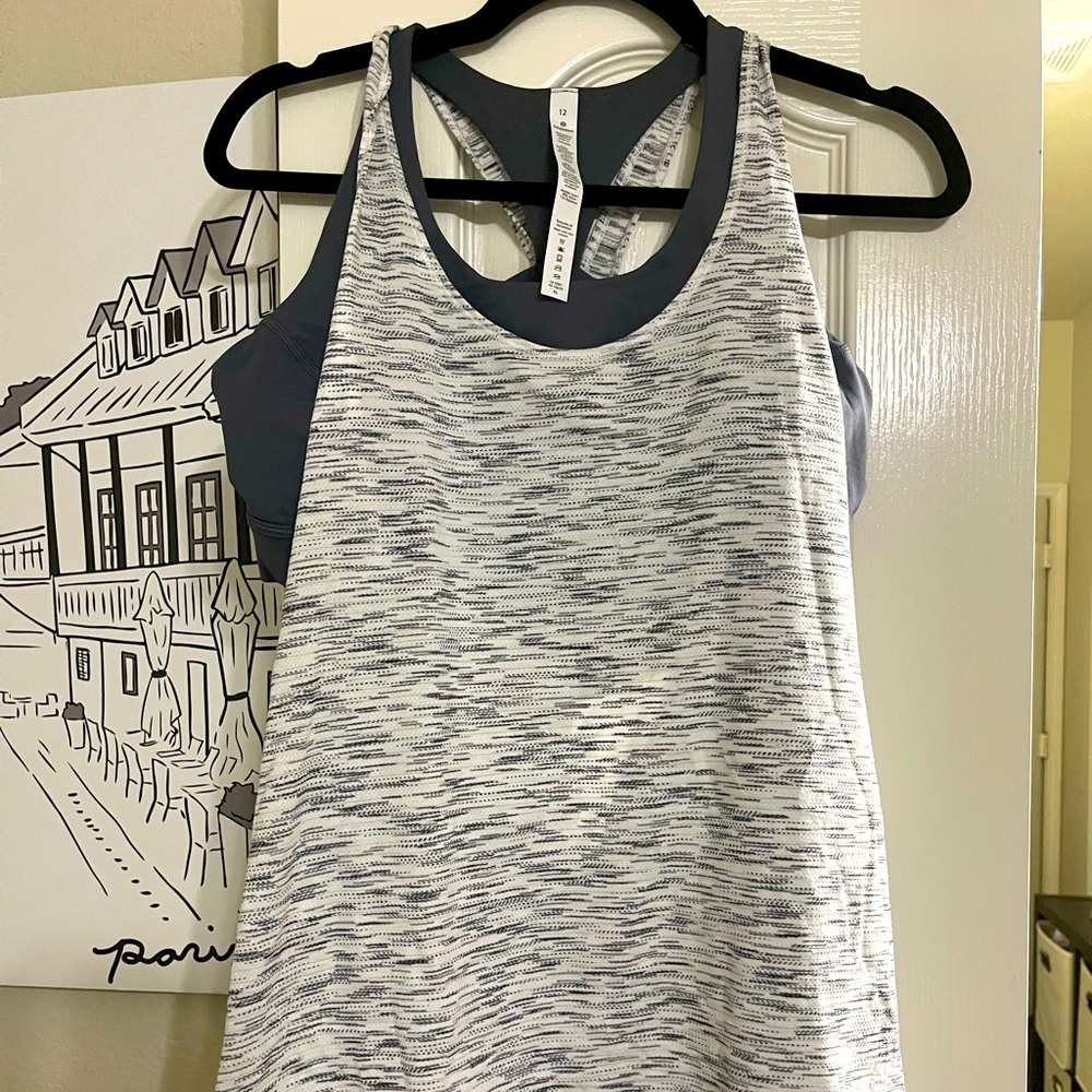 Lululemon exercise tank with built in bra